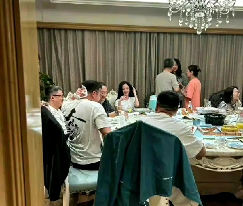 杨幂|杨幂深夜登上热搜惹争议！