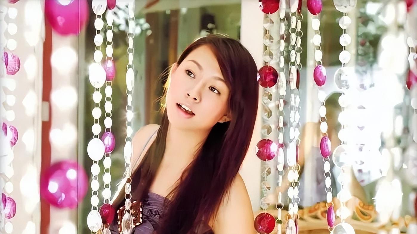 41岁卓依婷内地走穴，动作僵硬表情痛苦，虽过气但出场费让人惊讶