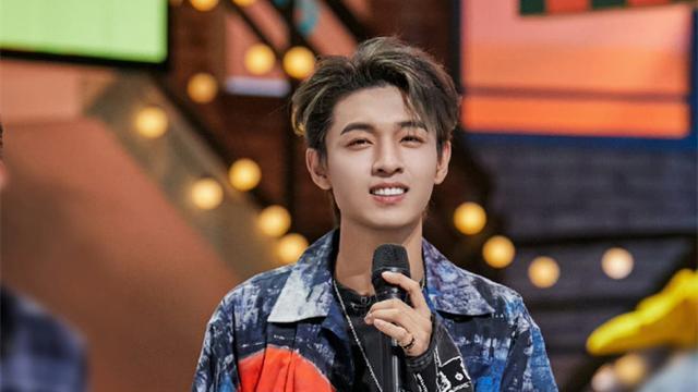 秦霄贤|德云社秦霄贤录制节目受伤，受伤原因被讨论，网友指着节目组冷漠