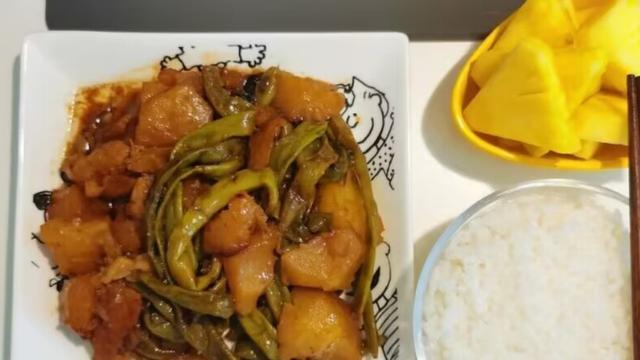 豆角|女子吐槽亲妈天天只做一个菜，得知真相后崩溃，母爱有但不多