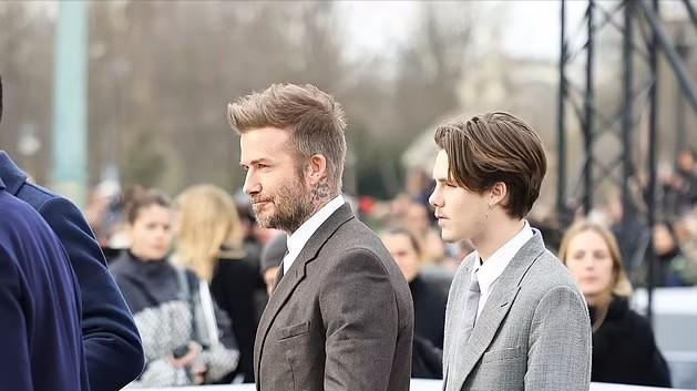 小贝|小贝三儿子游艇度假秀身材！17岁克鲁兹清秀脸庞很帅，和老爸比拼