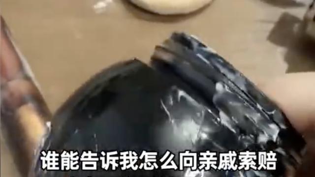 “熊孩子”将女生上万元化妆品打碎一地，亲戚只赔5000元