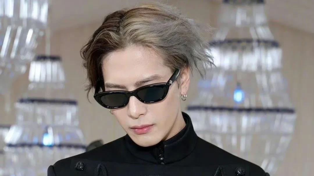 王嘉尔|王嘉尔参加顶级时尚盛典，其实海外影响力都是白争