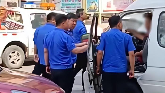 素素|河北一城管打骂货车司机“惩罚”结果出来后，引发公众不满