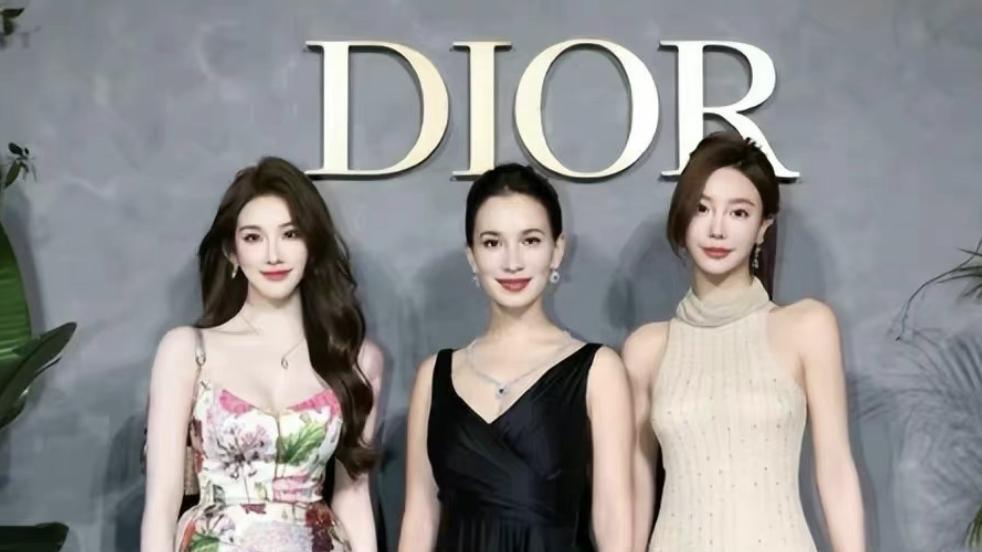 卢靖姗|网红花三三就卢靖姗合照事件道歉，承认P图，改正对卢靖姗的称呼