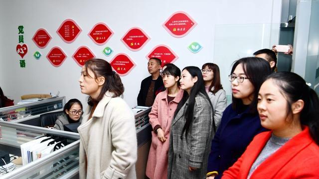 大学生|00后大学生线上面试，一身“反骨”没有废话！怼到HR语闭