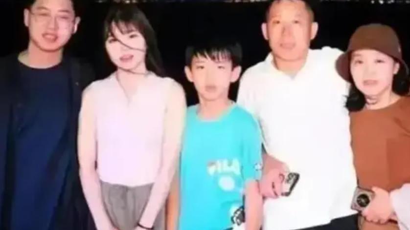 孙海洋儿子孙卓近照曝光，万千萤火夸不停，与认亲时状态反差明显