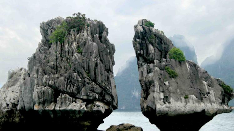 |自然奇迹 - 越南壮丽的下龙湾