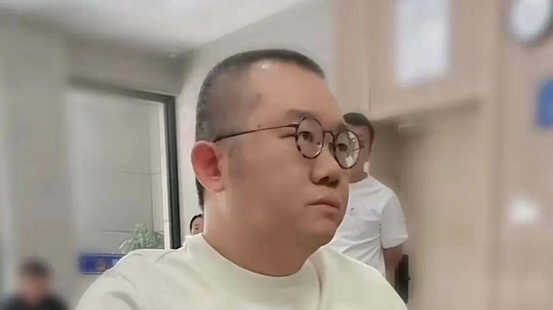 女子实名举报涂磊强奸事件后续：涂磊一脸憔悴，精神疑似已崩溃