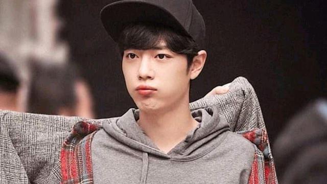 肖战|肖战化身新年“礼仪官”！多次参加录制视频活动，官媒也紧抓肖战