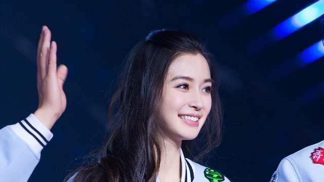 火上浇油！疯马秀官方凌晨回应网友：期待有一天能迎来Angelababy