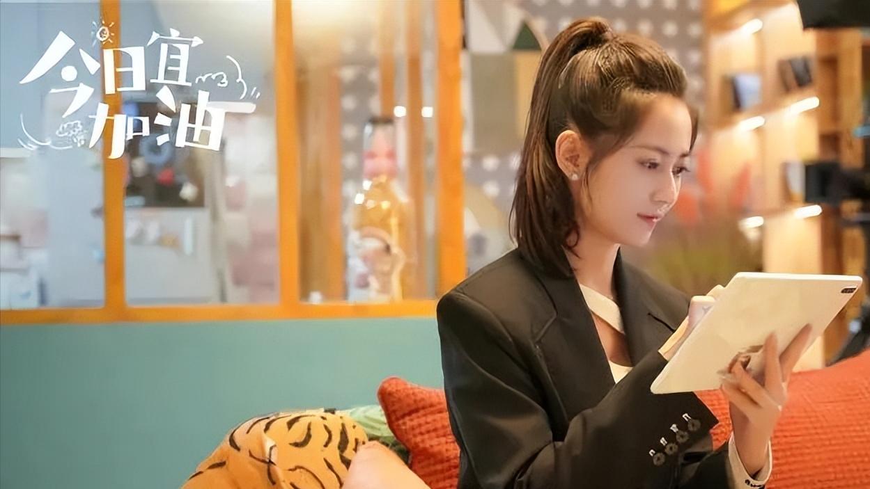 |又一职场剧开播成黑马，轻松搞笑看点十足，狂追10集停不下来