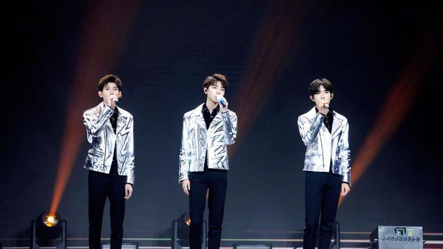 三观俱毁？女生为得TFBOYS演唱会门票，竟然用第一次给黄牛换