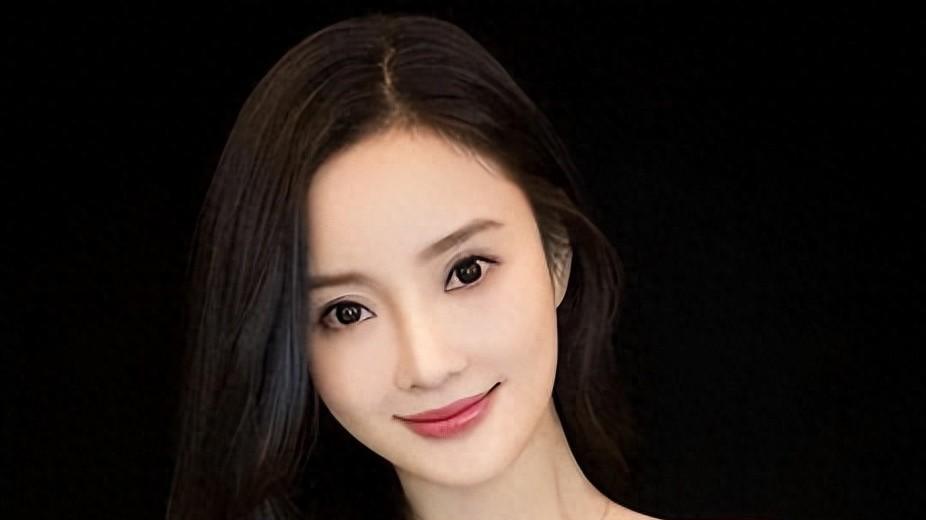 李小璐在结婚纪念日发文：很想你，贾乃亮回怼道：我理发顶多半小时