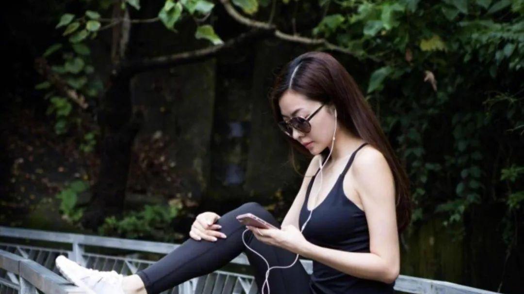 熊黛林 43岁熊黛林，顶级身材堪比20岁少女，分享5个瘦身方法