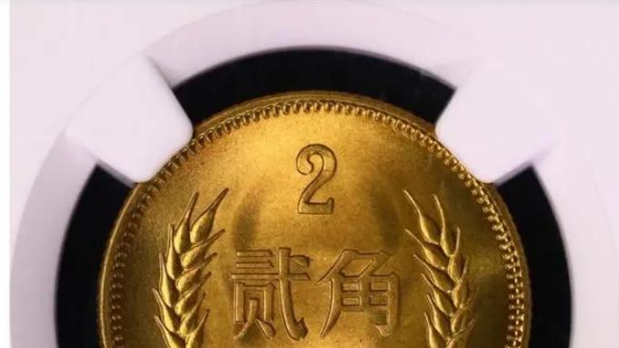 首枚贰角硬币，拍出2.3万元，流通硬币的“天花板”，谁家还有？