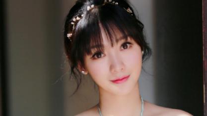 柳岩|柳岩，一路走来不容易，是时候该大红大紫了