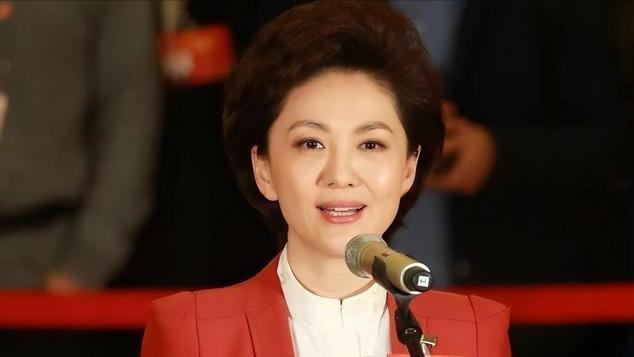 海霞|央视主持人海霞：事业有泪，嫁大11岁清华教授，婚后22年恩爱如初