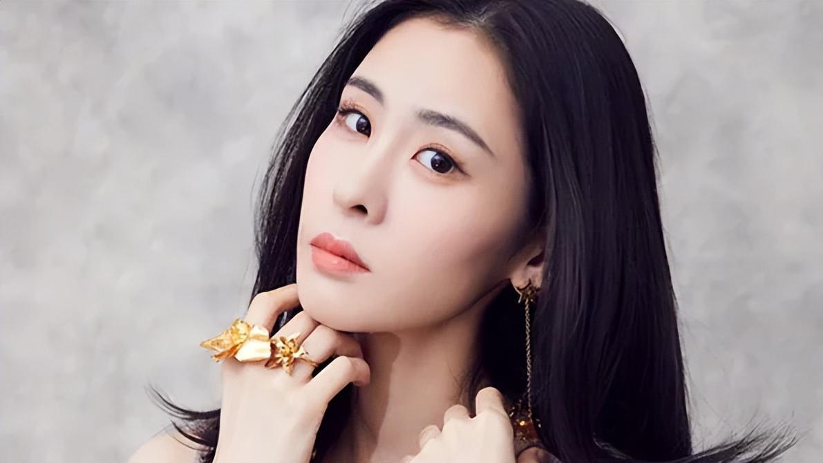 插足他人婚姻成小三？张碧晨这次却没再跟谢娜联系，自己直接发了声明