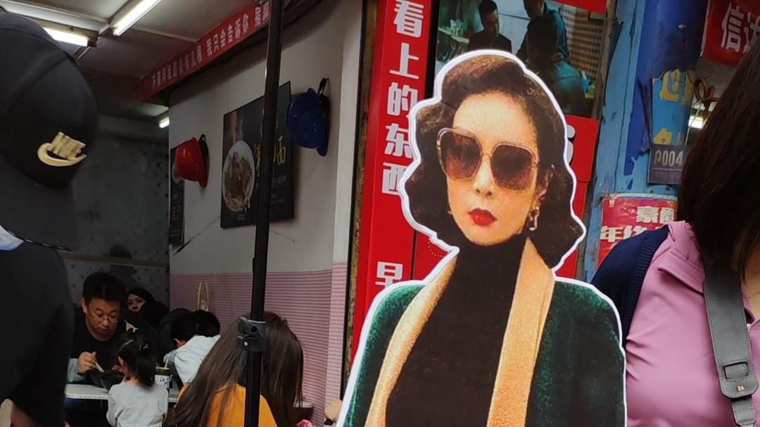 狂飙|《狂飙》取景地人头攒动，满街猪脚面馆，热闹中透着一丝不对劲