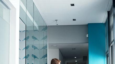 人脉关系|职场人脉，需要两个维度，关系要稳固