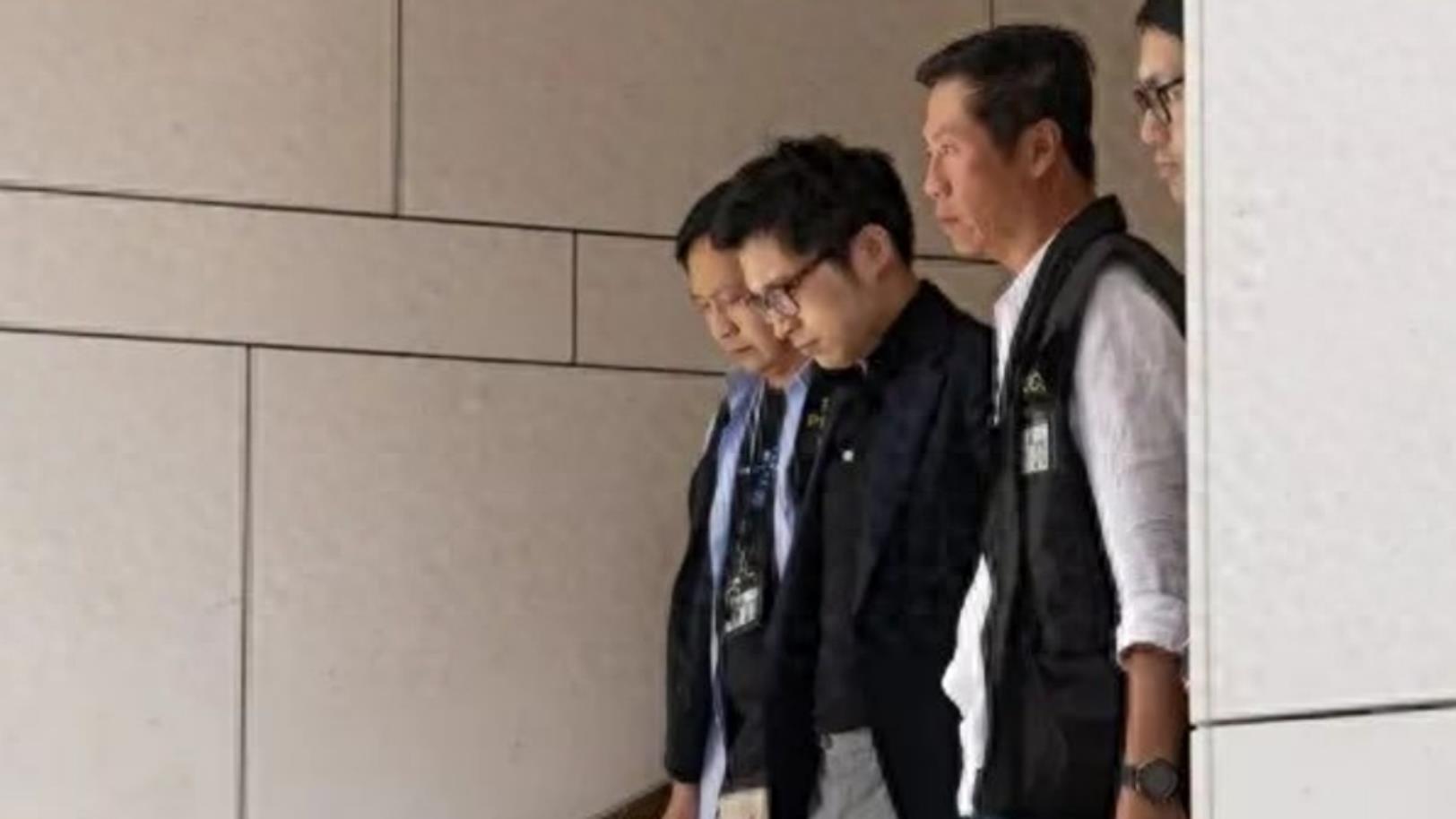 官方终于出手了！张智霖被带走调查，奢靡生活曝光，床单都是爱马仕的