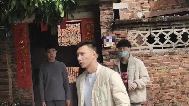 易建联|阿联低调返乡过年！娇妻颜值出众身材傲人，相夫教子放弃模特事业