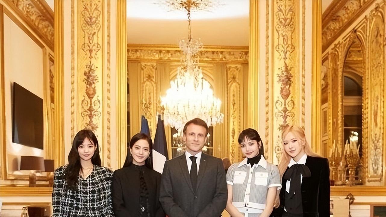 埃马纽埃尔·马克龙|69岁马克龙夫人陪45岁丈夫见韩国女团，小细腿惹眼，与Lisa有一拼