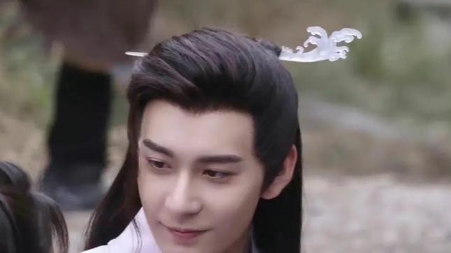 张若昀|张若昀新剧热度破6000，算数天才演成傻子？观众首波评价两极分化