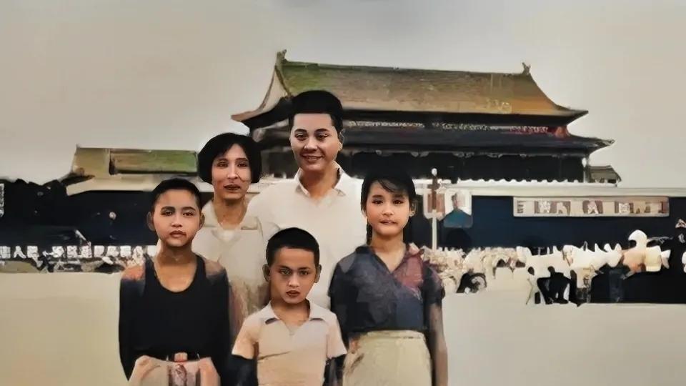 北京市|60年代，李鹏夫妇与子女们在天安门广场，一张罕见的全家福！