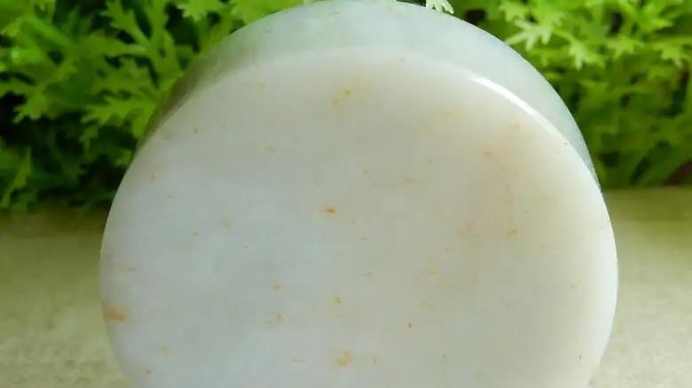 翡翠|翡翠原石洒金的特征，你了解吗？