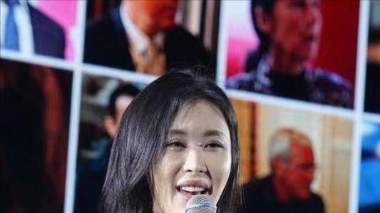 西装|田朴珺终于高级一回！法式复古风打扮，不仅气质还特别显腰细