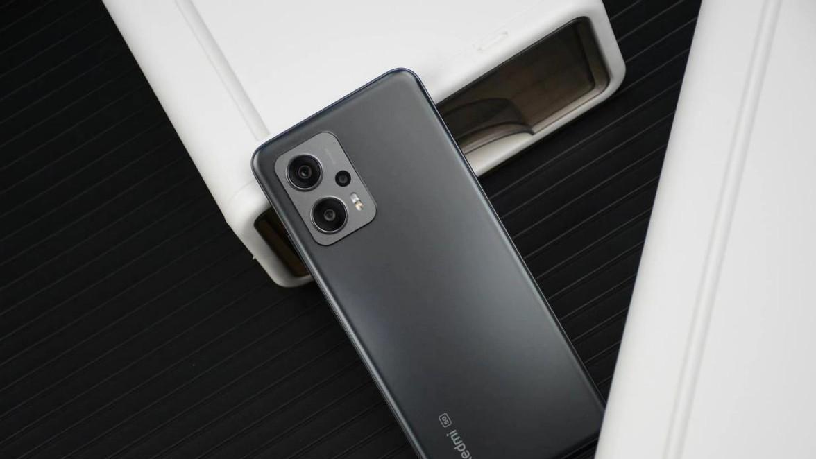 |雷军敞开胸怀，512G大内存+120W超快充才2299元，怪不得销量好