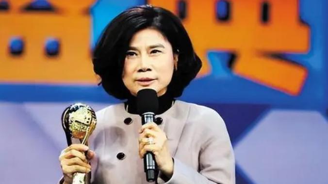 董明珠|68岁董明珠恋爱！疑包养小34岁男友，恋情超6年，罗永浩早就知情