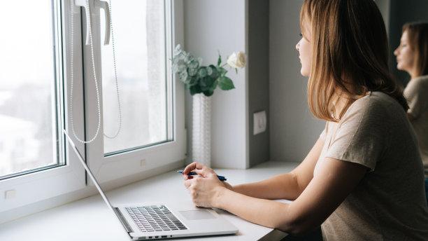 如何在职场中提高自己的人际交往能力和社交能力