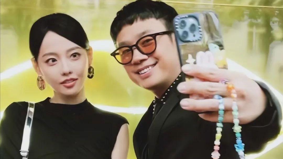 杨颖与张嘉倪疯马秀：被央视一一除名，她俩果然比疯马秀还要疯