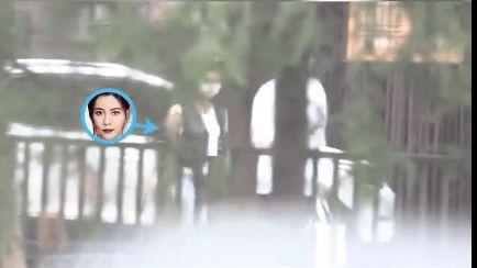 宋妍霏和男友甜蜜出行 男方乱丢烟头素质堪忧