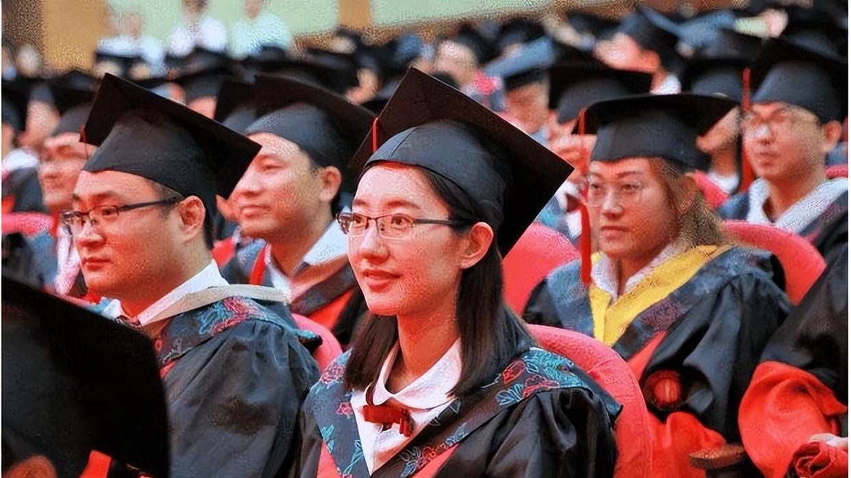 大学生|“学历贬值严重”，华中师大图书馆招聘，博士税前7500元还没编制