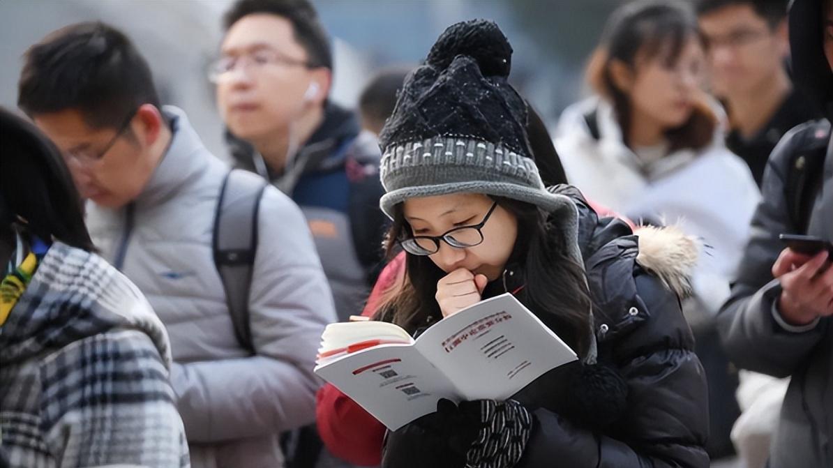 宋三川|想考公务员的有福了，浙江一地招聘任制公务员，年薪有望达到80万