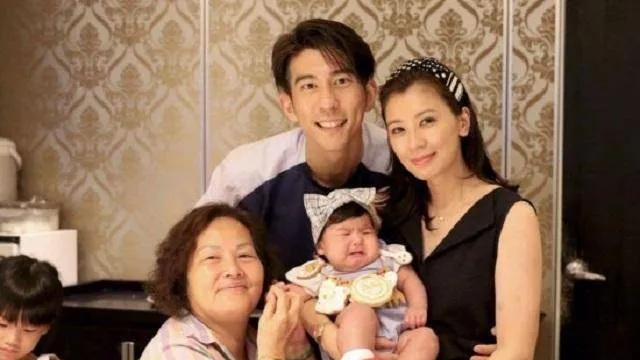 贾静雯|贾静雯被嘲太普通！个子矮小背佝偻，网友：路人都比她好看