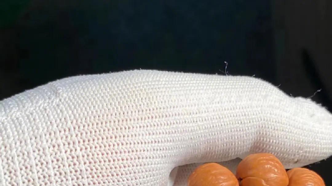 盘手串需要戴手套吗？