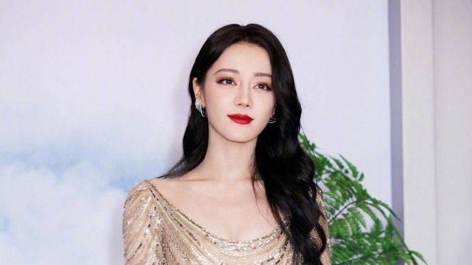 迪丽热巴公司招人，基本要求全能，几乎24小时待命，到手工资5千