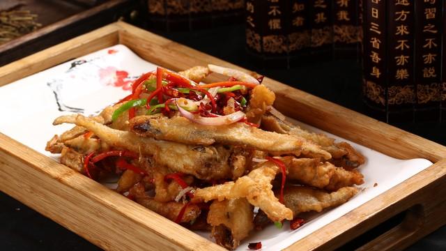 美食文化|鲫鱼曾是媲美海鲜黄花鱼的河中之鲜，但为啥现在的鲫鱼这么难吃了