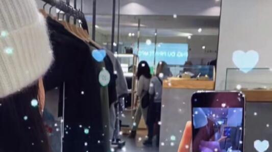 王诗龄|李湘女儿晒劳斯莱斯幻影，星空顶抢镜，网友称太奢侈王诗龄回应了