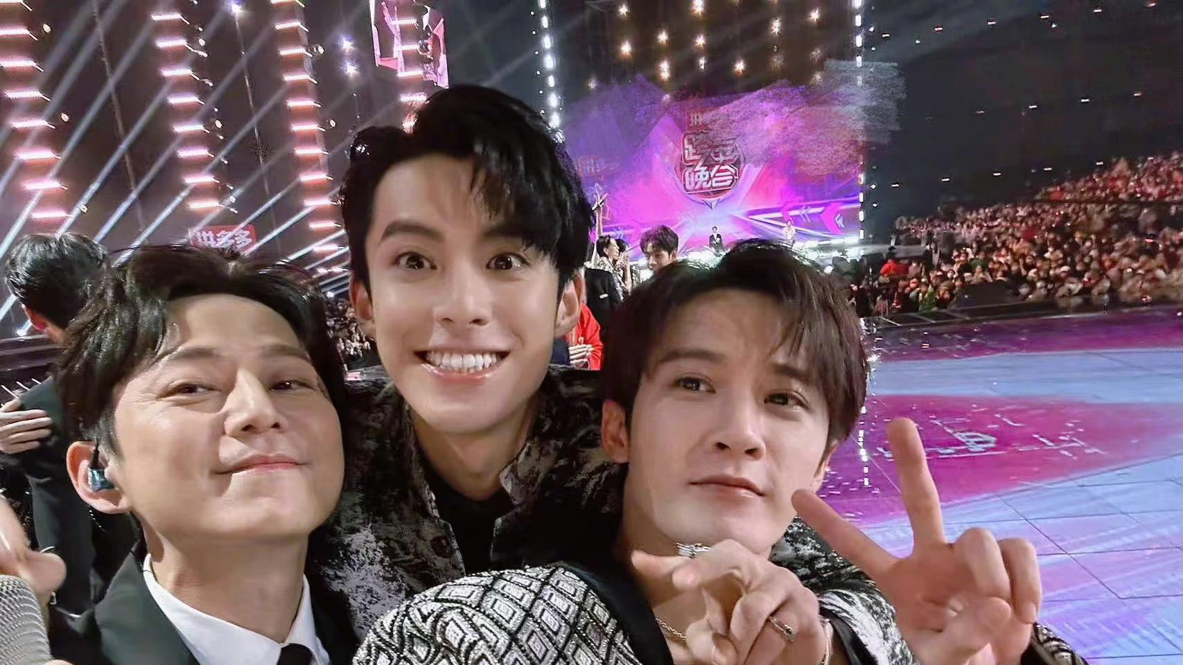 谢娜|冷板凳坐了1年多，“不可一世”的谢娜，如今为何处处尴尬？