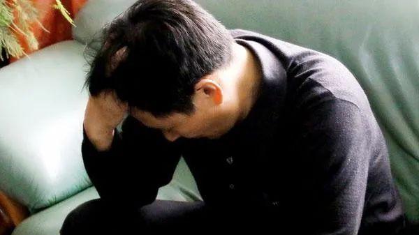 4女搞1男，整到翻白眼！误入缅北的高富帅，被撸到山穷水尽