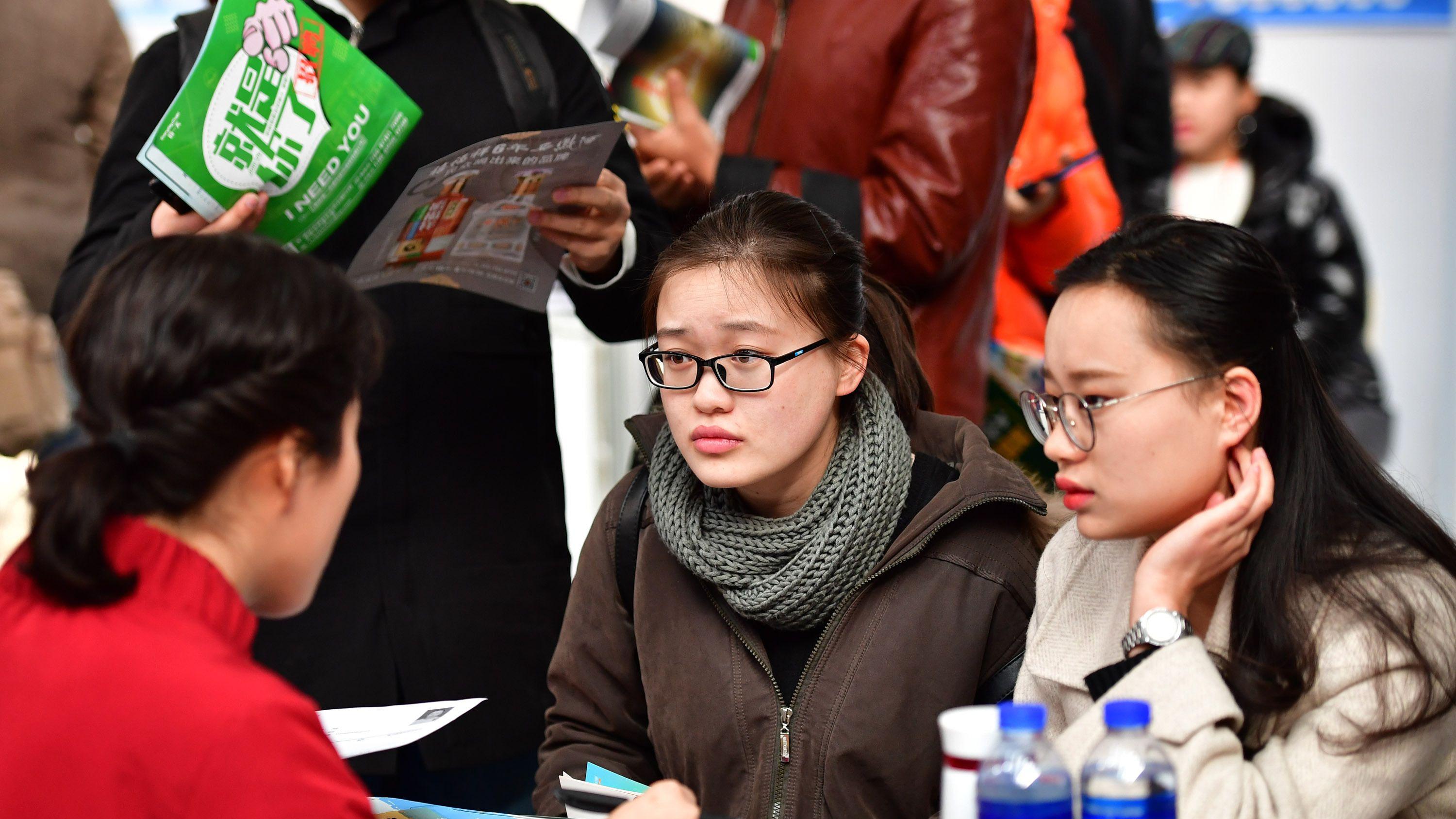 硕士博士都没用？第一学历才是求职法则，它的含金量真那么高吗？