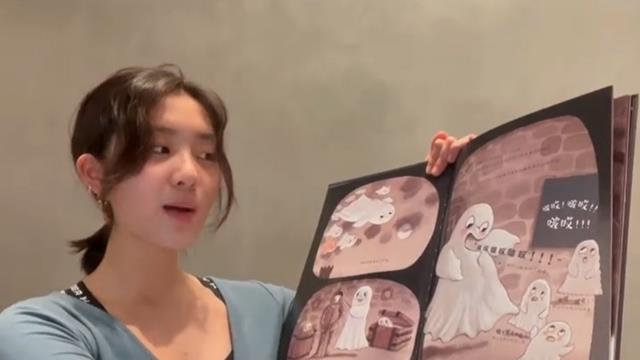 黄忆慈|黄多多分享录制课程花絮，妆容清淡遗传孙莉美貌，为人处世像黄磊