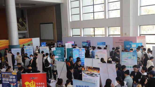 招聘|KTV公主招聘进高校，毕业生们有话说：四年学习，一朝就业KTV？