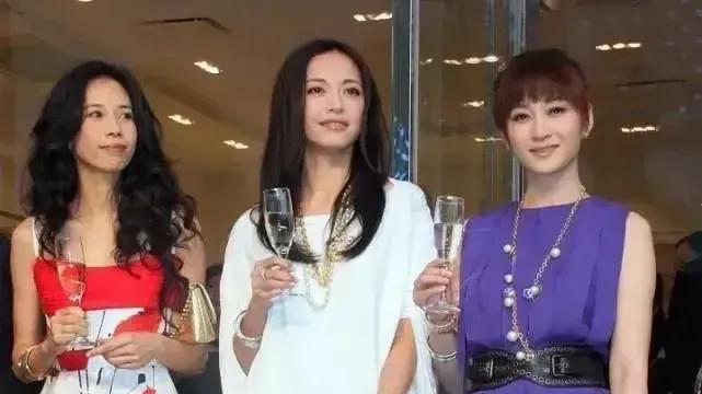 姚晨 姚晨美出新高度，优雅又矜贵，同框李小冉莫文蔚轻松抢尽风头！！